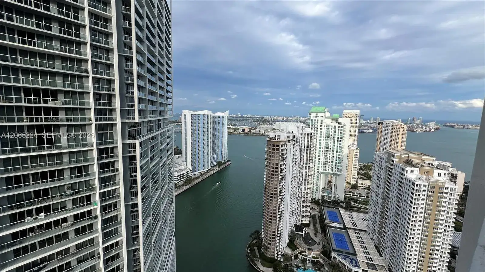 1 bedroom 1 bath Residential Lease for rent at 495 Brickell Ave # 4308, Miami FL 33131