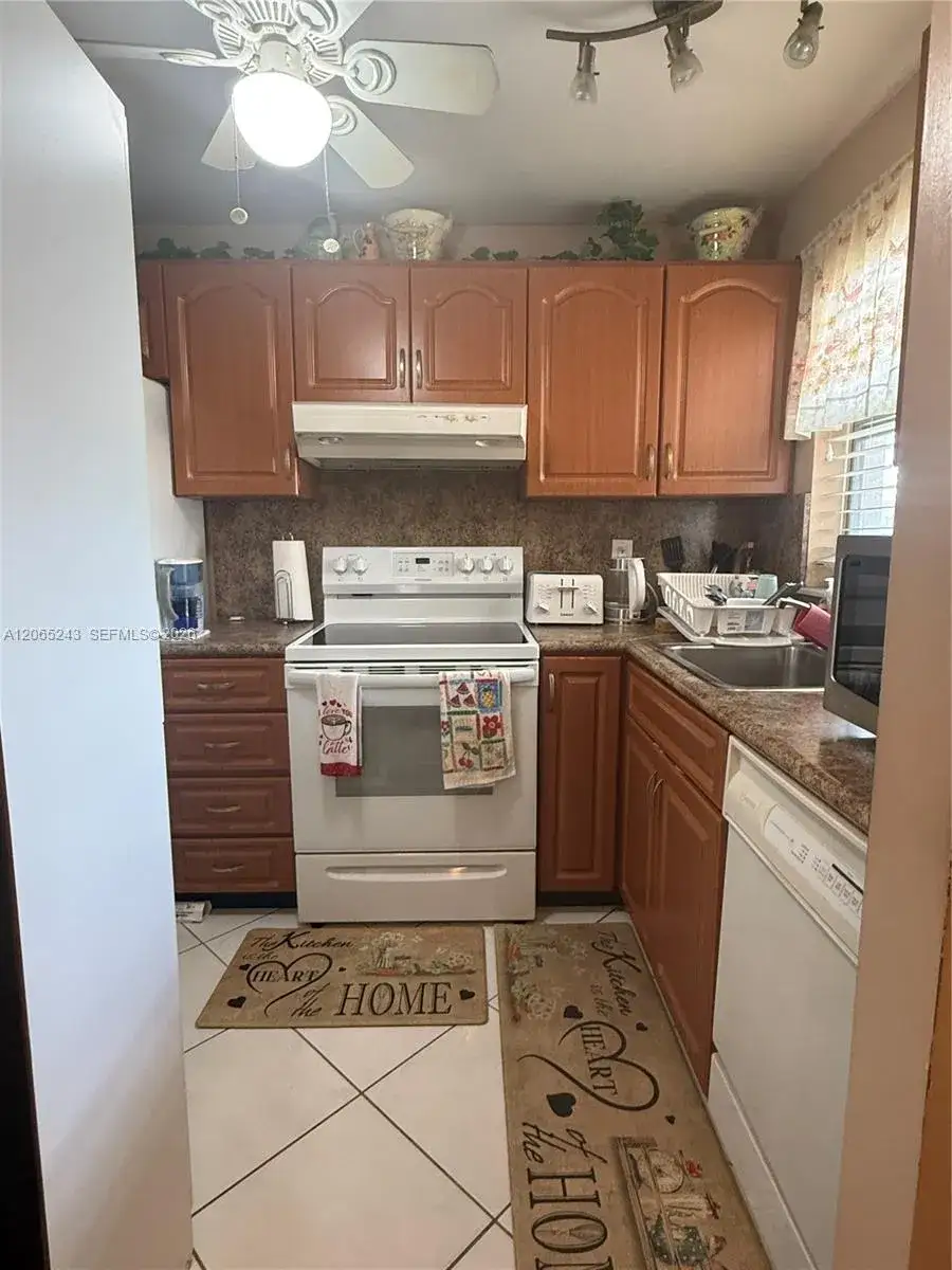 2 bedroom 2 bath Residential for sale at 9001 Sunrise Lakes Blvd # 201, Sunrise FL 33322
