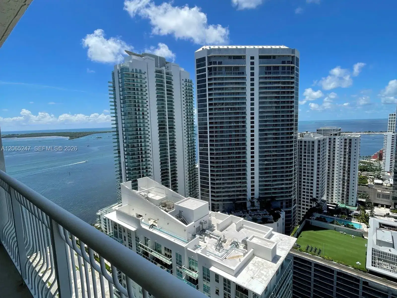 1 bedroom 1 bath Residential Lease for rent at 1200 Brickell Bay Dr # 3821, Miami FL 33131