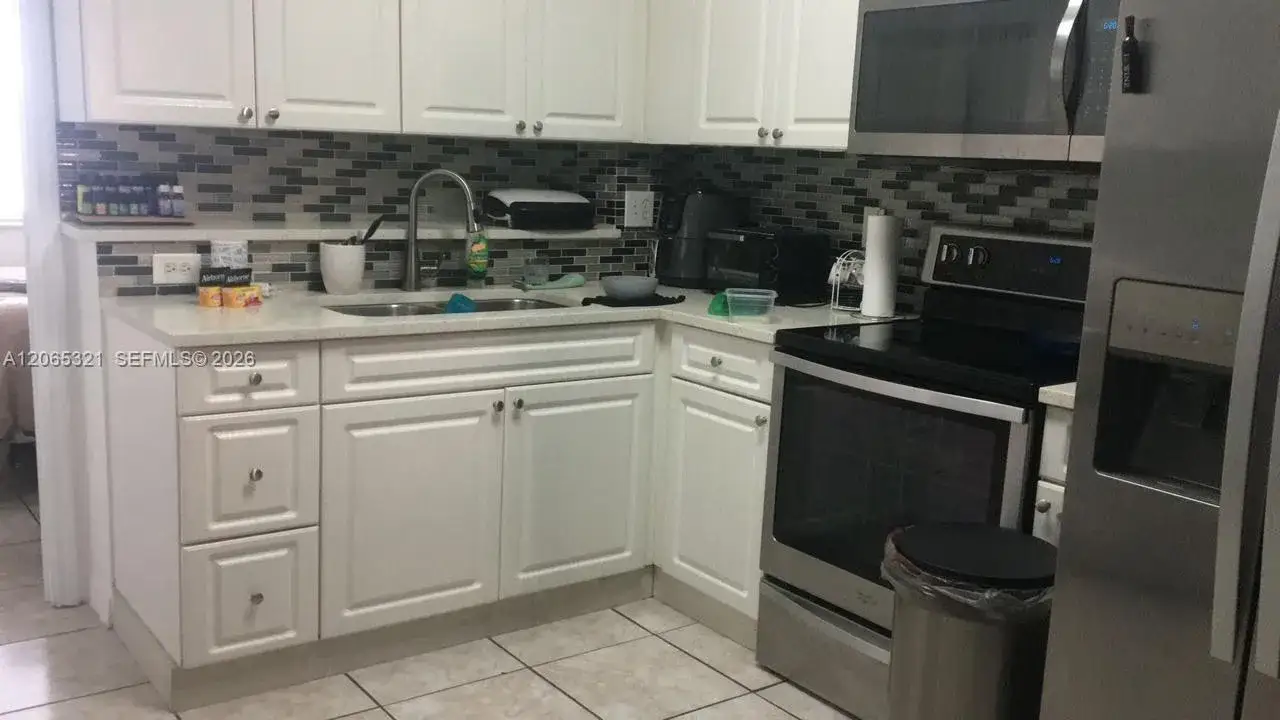 4689 NW 9th St # 109, Miami FL 33126