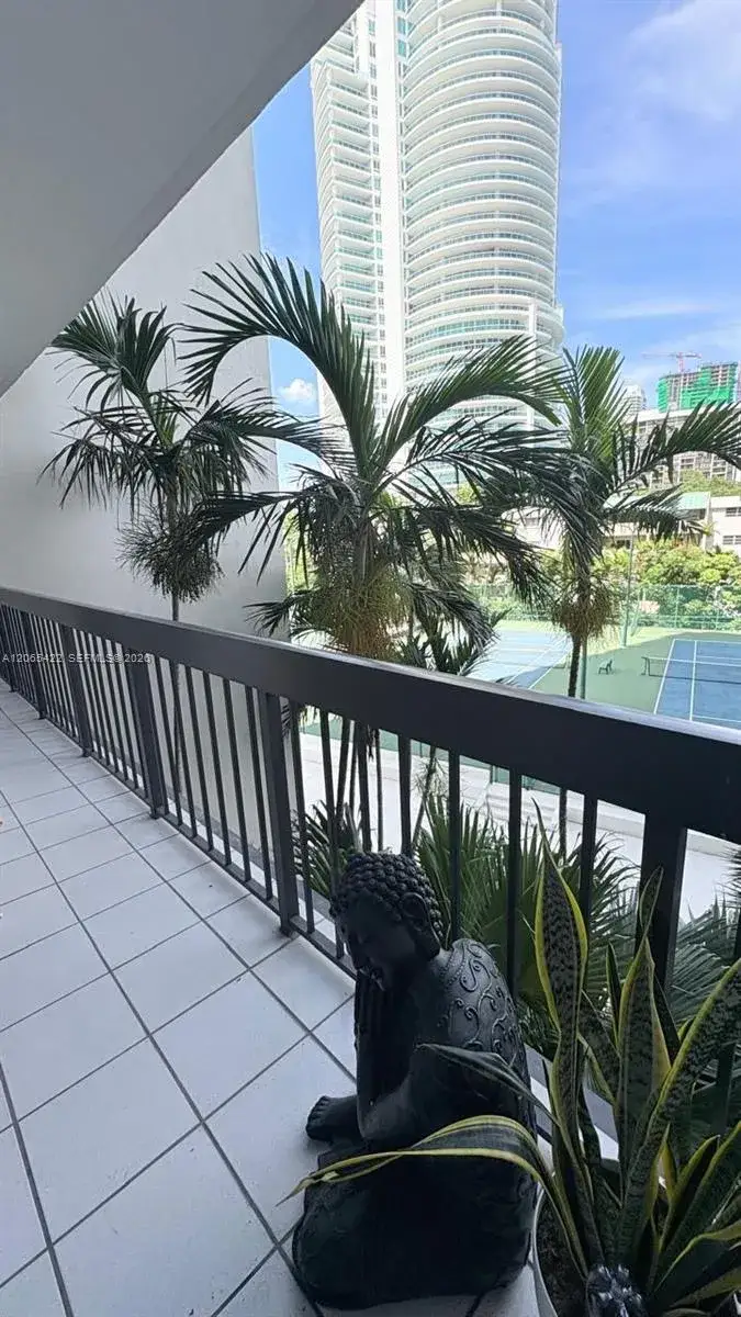 2 bedroom 2 bath Residential Lease for rent at 2333 Brickell Ave # 315, Miami FL 33129