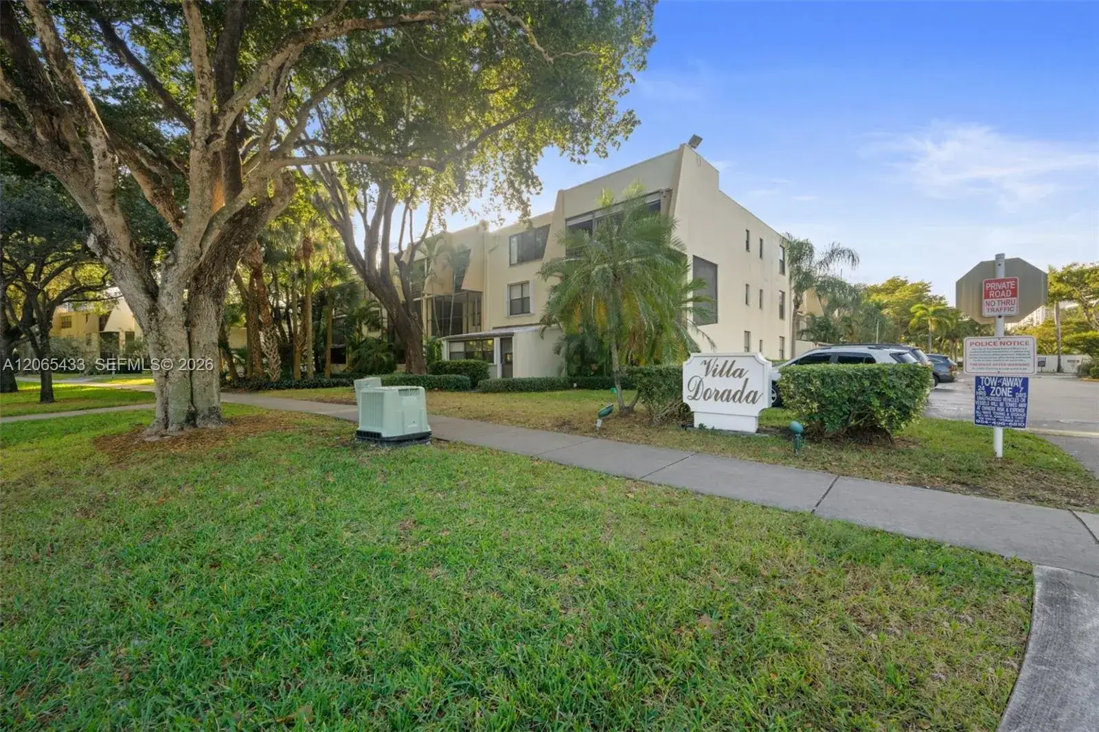 3 bedroom 2 bath Residential for sale at 20401 NE 30th Ave # 8, Aventura FL 33180