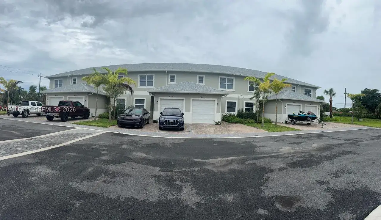 3 bedroom 2 bath Residential Lease for rent at 4215 Gulfstream Rd, Lake Worth FL 33461