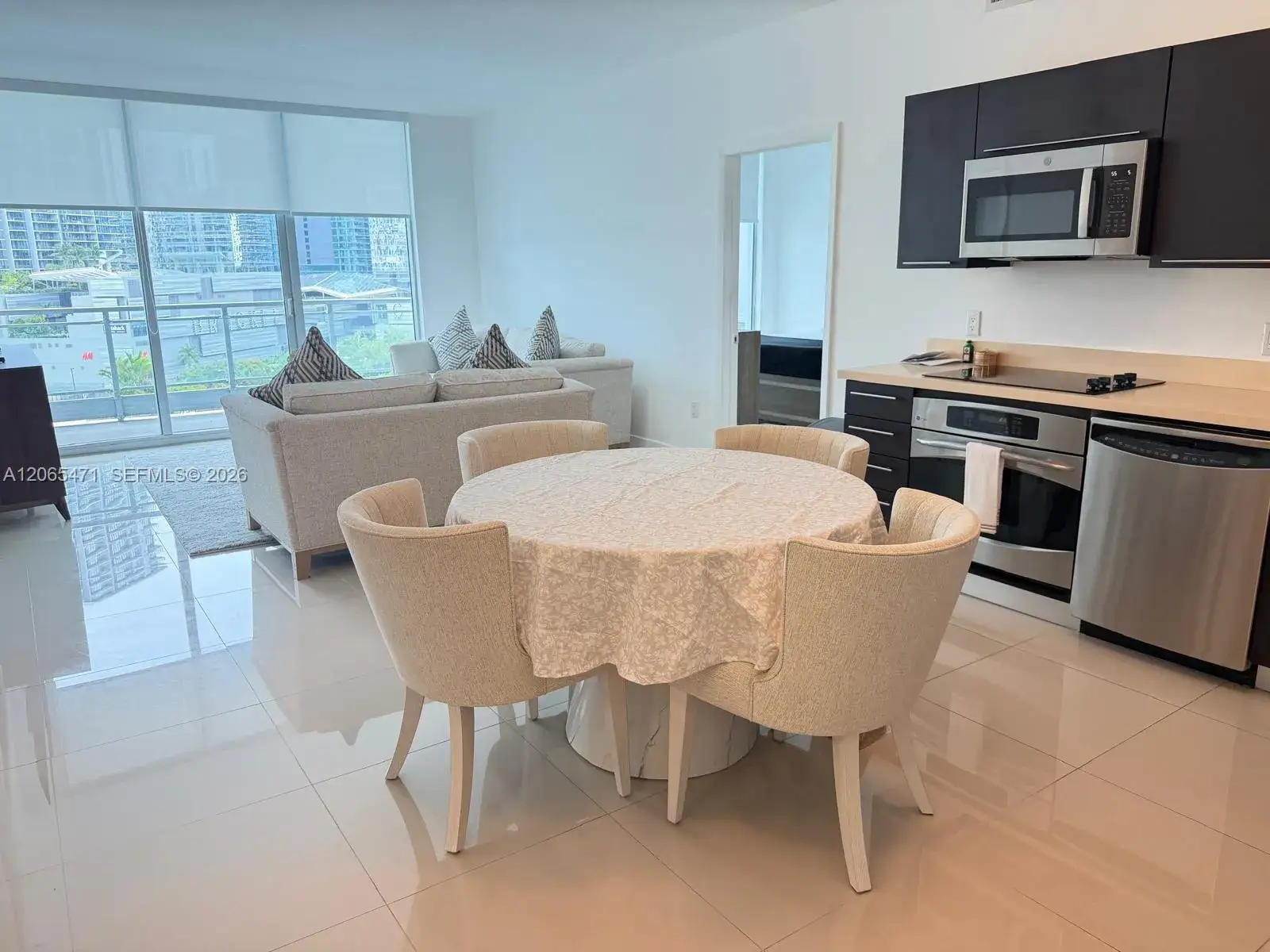 2 bedroom 2 bath Residential Lease for rent at 90 SW 3rd St # 1416, Miami FL 33130