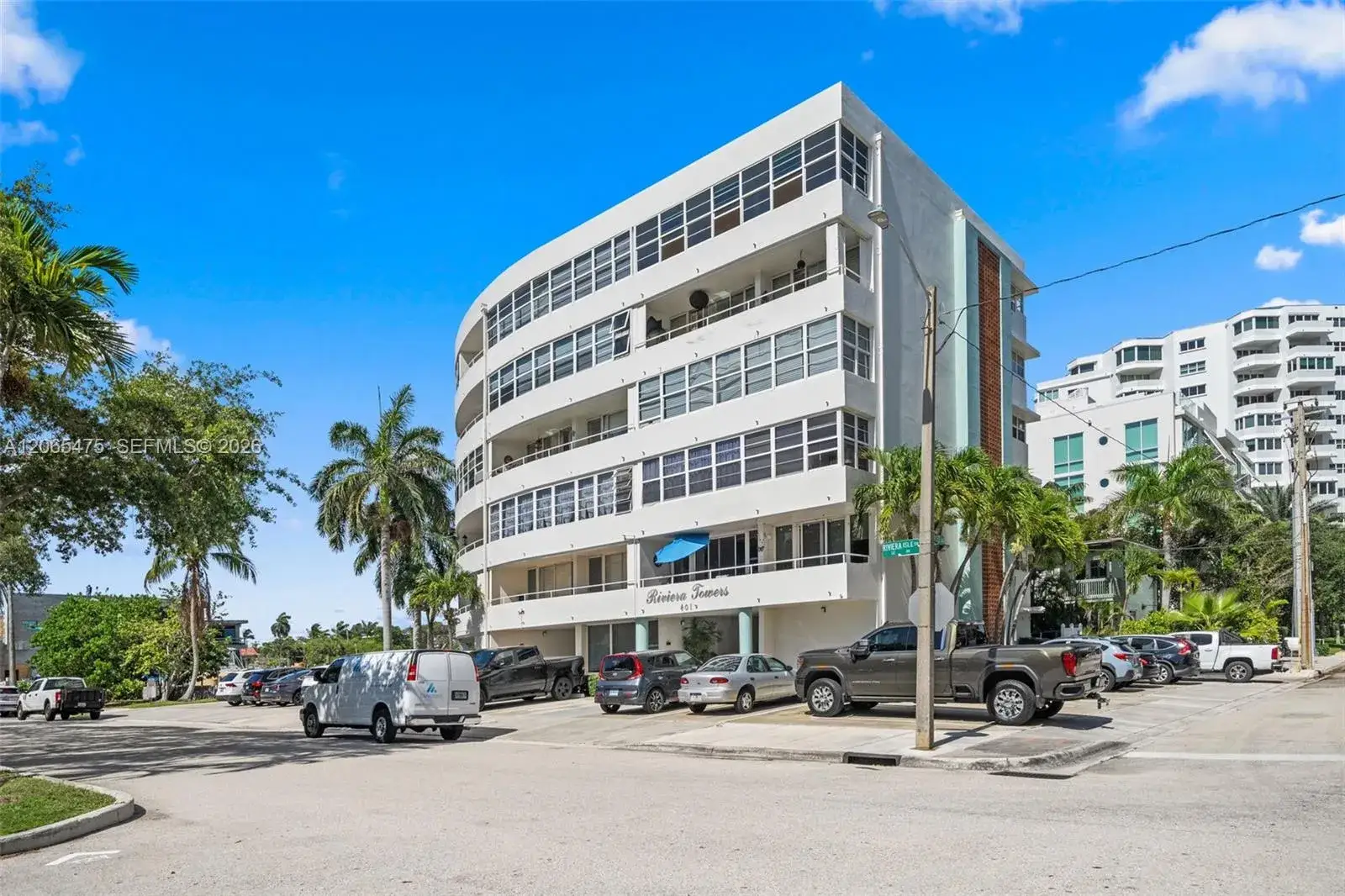 1 bedroom 1 bath Residential for sale at 401 SE 25th Ave # 605, Fort Lauderdale FL 33301