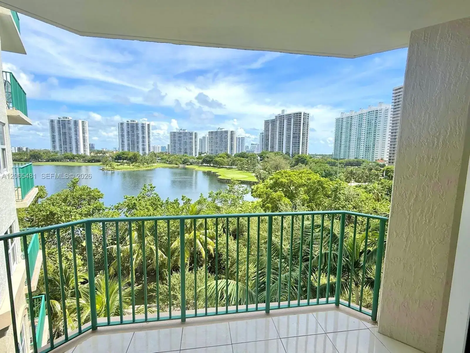 2 bedroom 2 bath Residential for sale at 20000 E Country Club Dr # 612, Aventura FL 33180
