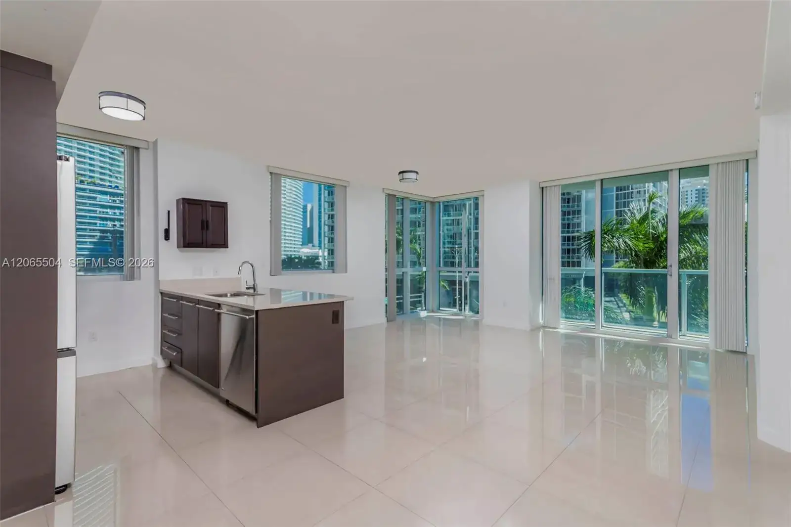 2 bedroom 2 bath Residential Lease for rent at 500 Brickell Ave # 401, Miami FL 33131
