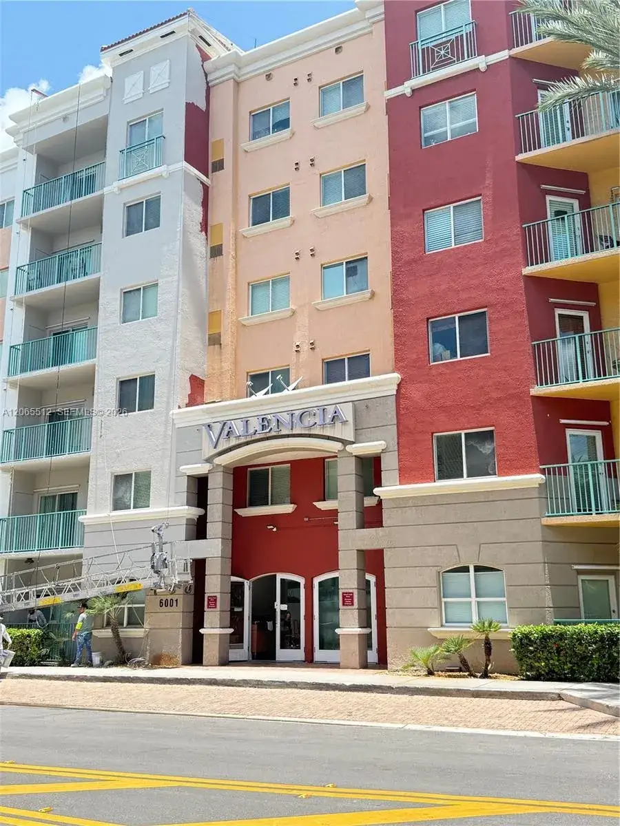 1 bedroom 1 bath Residential Lease for rent at 6001 SW 70th St # 146, South Miami FL 33143