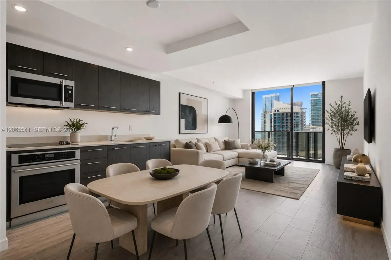1 bedroom 2 bath Residential for sale at 55 SW 9th St # 3504, Miami FL 33130