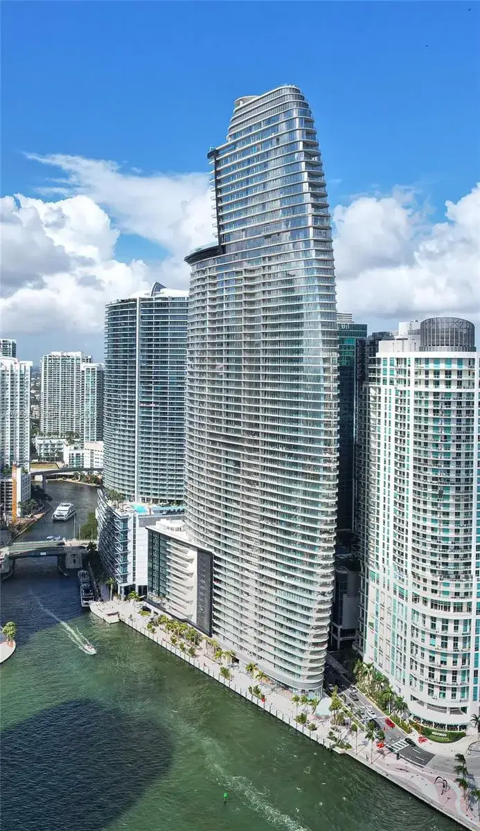 2 bedroom 2 bath Residential Lease for rent at 300 Biscayne Blvd Way # 2309, Miami FL 33131