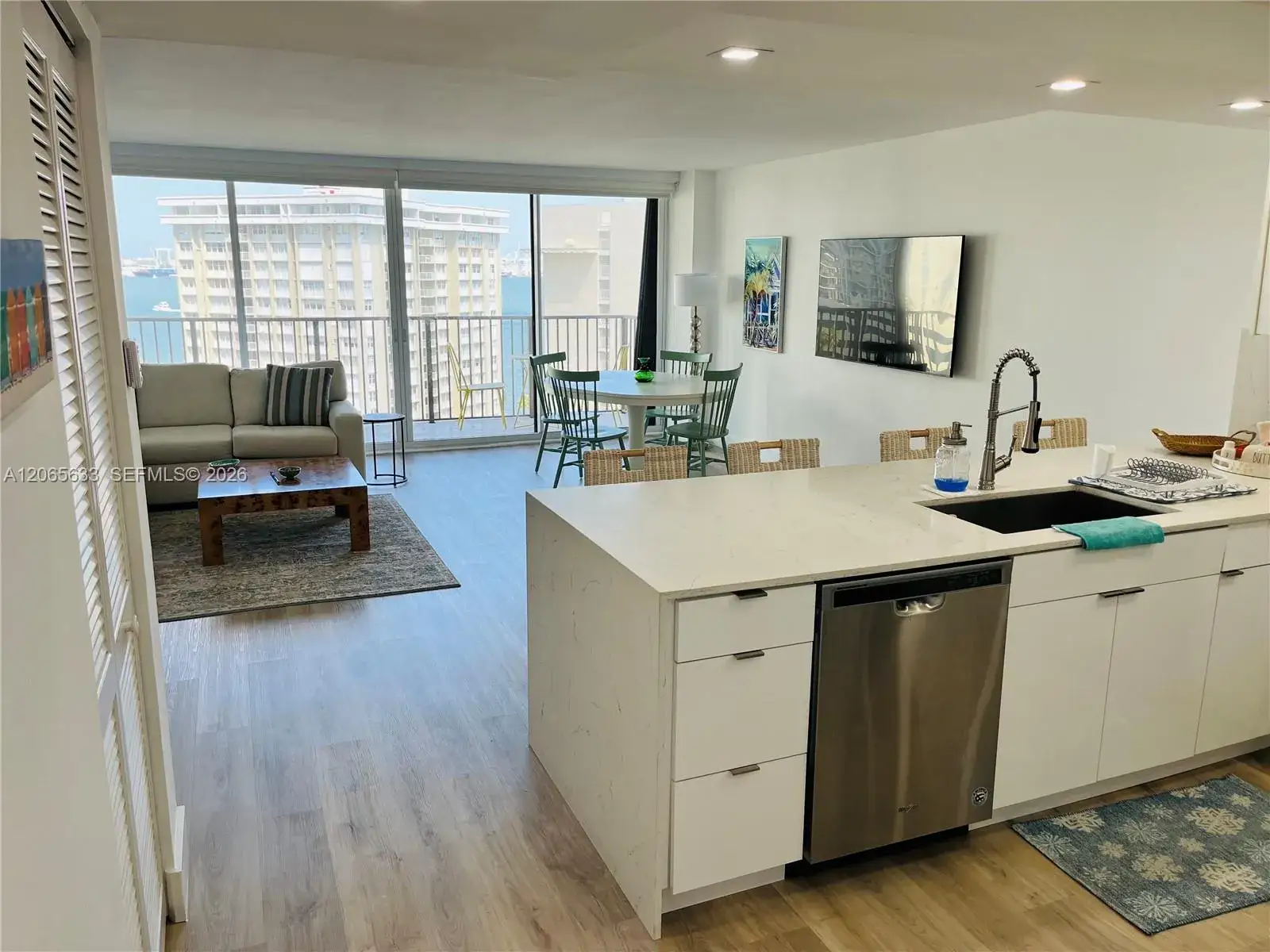 1 bedroom 2 bath Residential Lease for rent at 1450 Brickell Bay Dr # 1414, Miami FL 33131