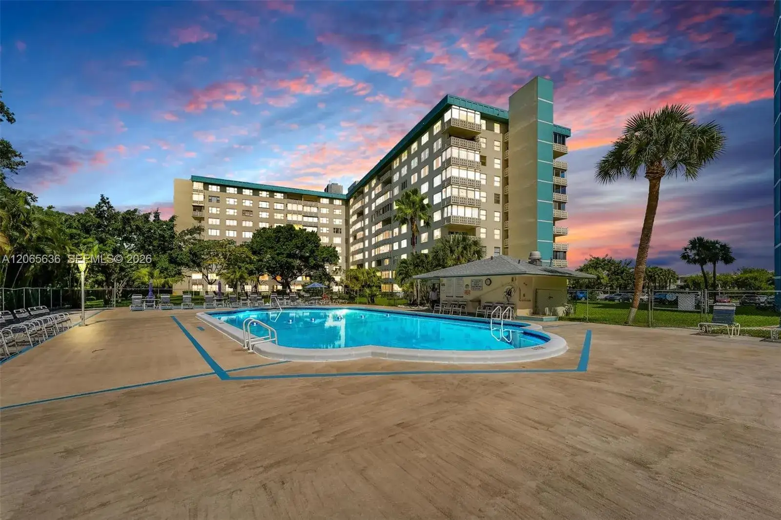 1 bedroom 1 bath Residential Lease for rent at 4330 Hillcrest Dr # 405, Hollywood FL 33021