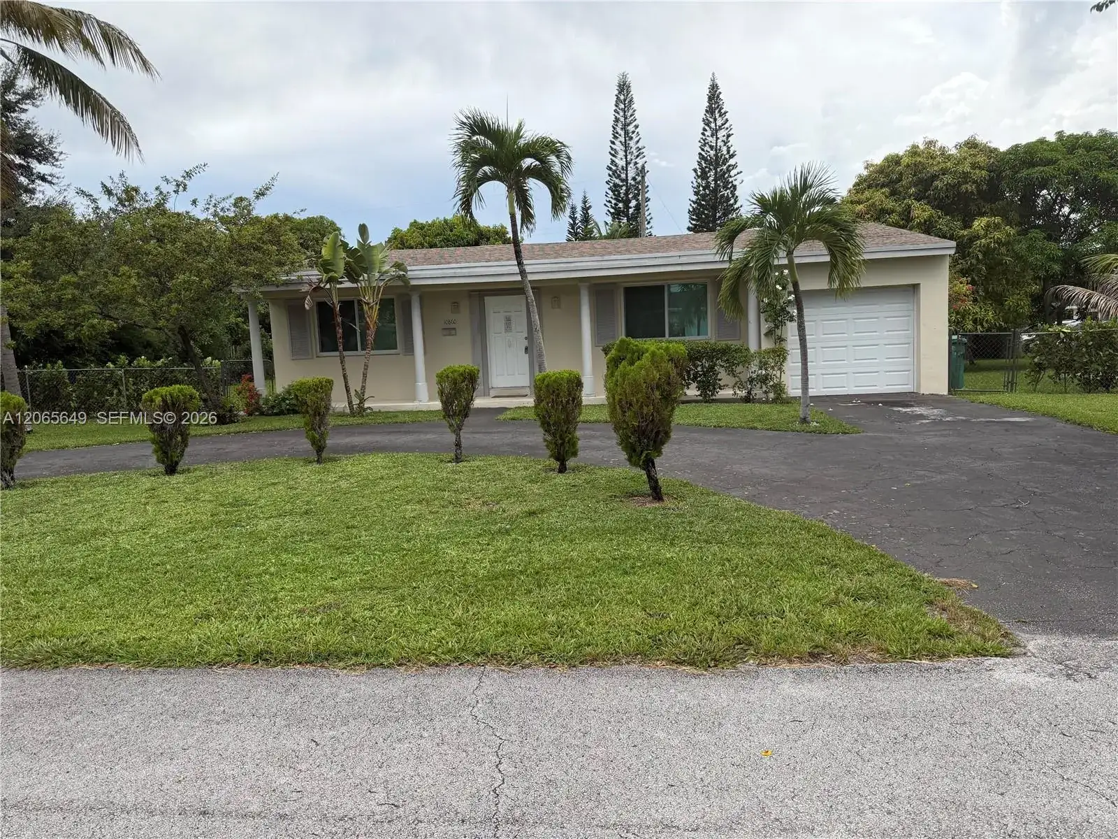 2 bedroom 1 bath Residential for sale at 10860 NE 11th Ave, Miami FL 33161