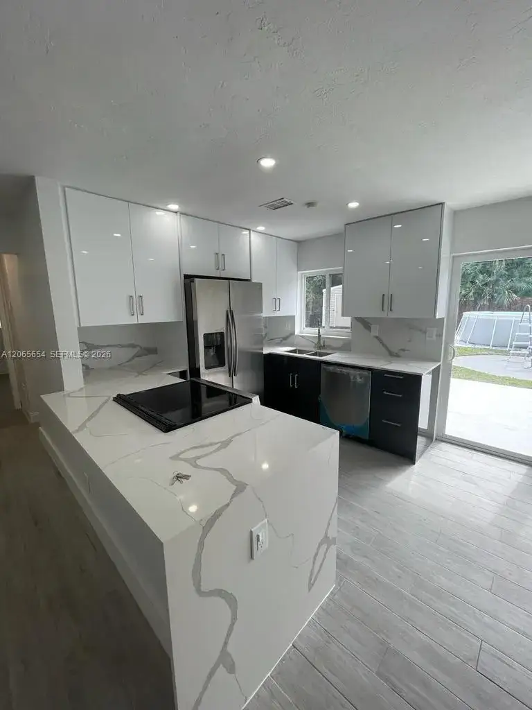 2 bedroom 1 bath Residential Lease for rent at 912 NE 5th St # 912, Hallandale Beach FL 33009
