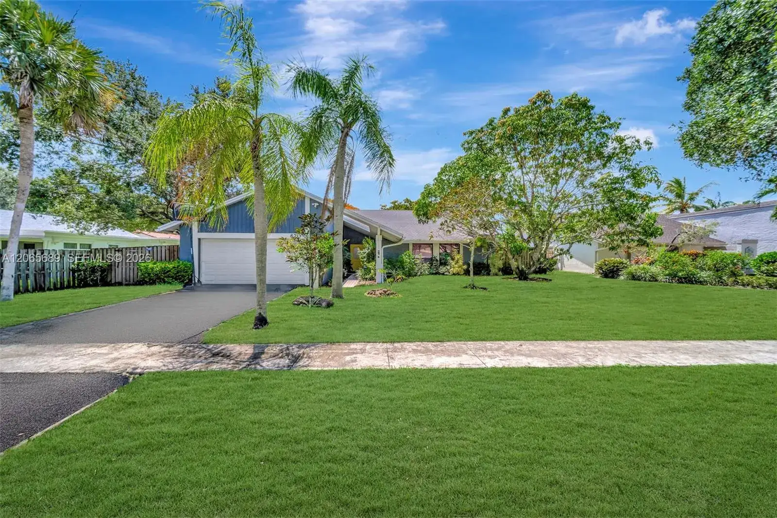 3 bedroom 2 bath Residential for sale at 620 E Plantation Cir, Plantation FL 33324