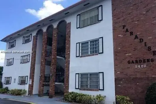 2 bedroom 1 bath Residential for sale at 2420 Johnson St # 202, Hollywood FL 33020