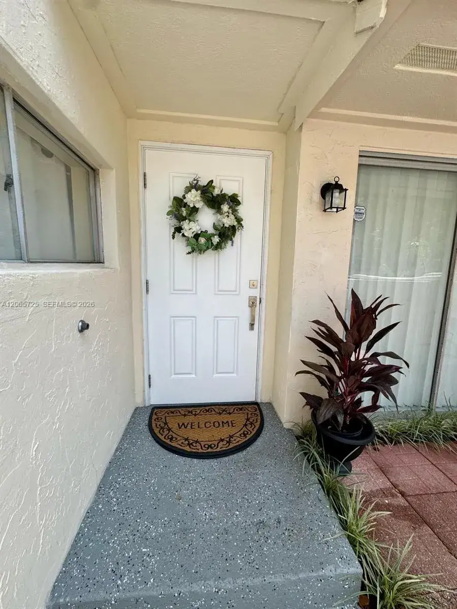 832 NW 81st Way # 9, Plantation FL 33324