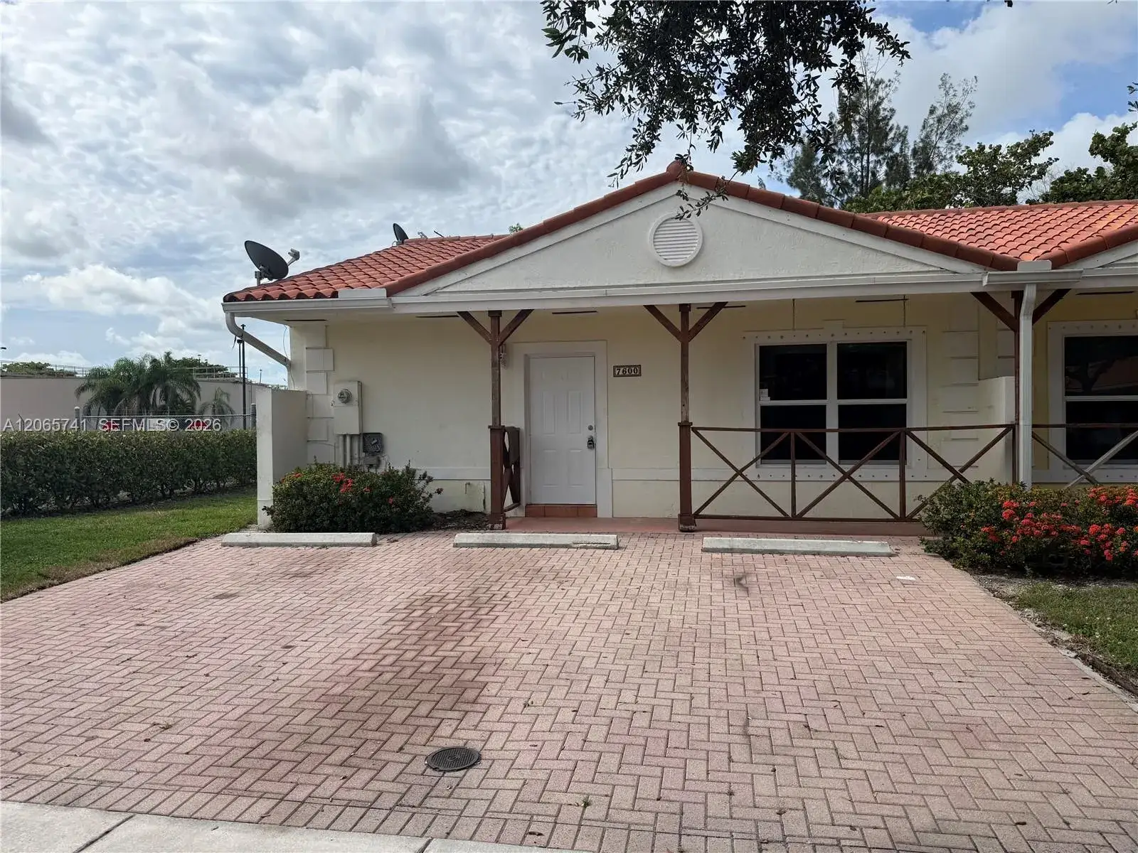 2 bedroom 2 bath Residential Lease for rent at 7600 NW 38th Ct # 16, Davie FL 33024
