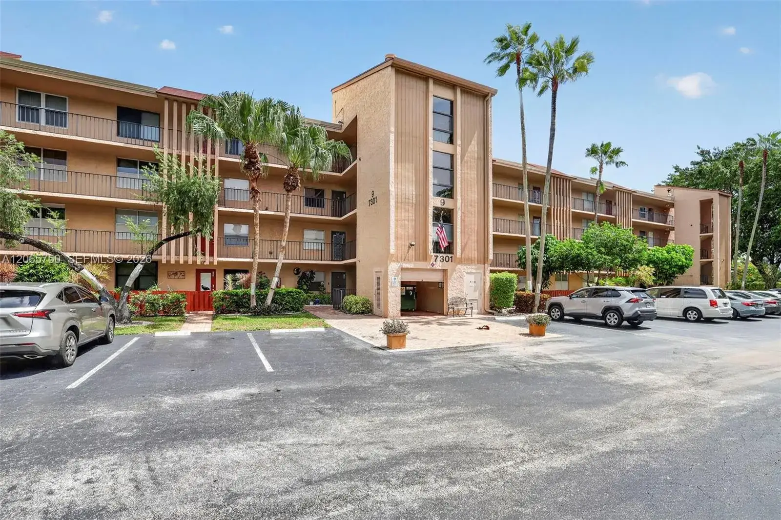 2 bedroom 2 bath Residential for sale at 7301 NW 1st St # 106, Margate FL 33063