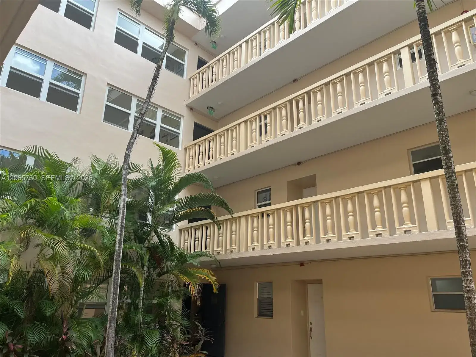 1 bedroom 1 bath Residential Lease for rent at 410 SE 2nd St # 408, Hallandale Beach FL 33009