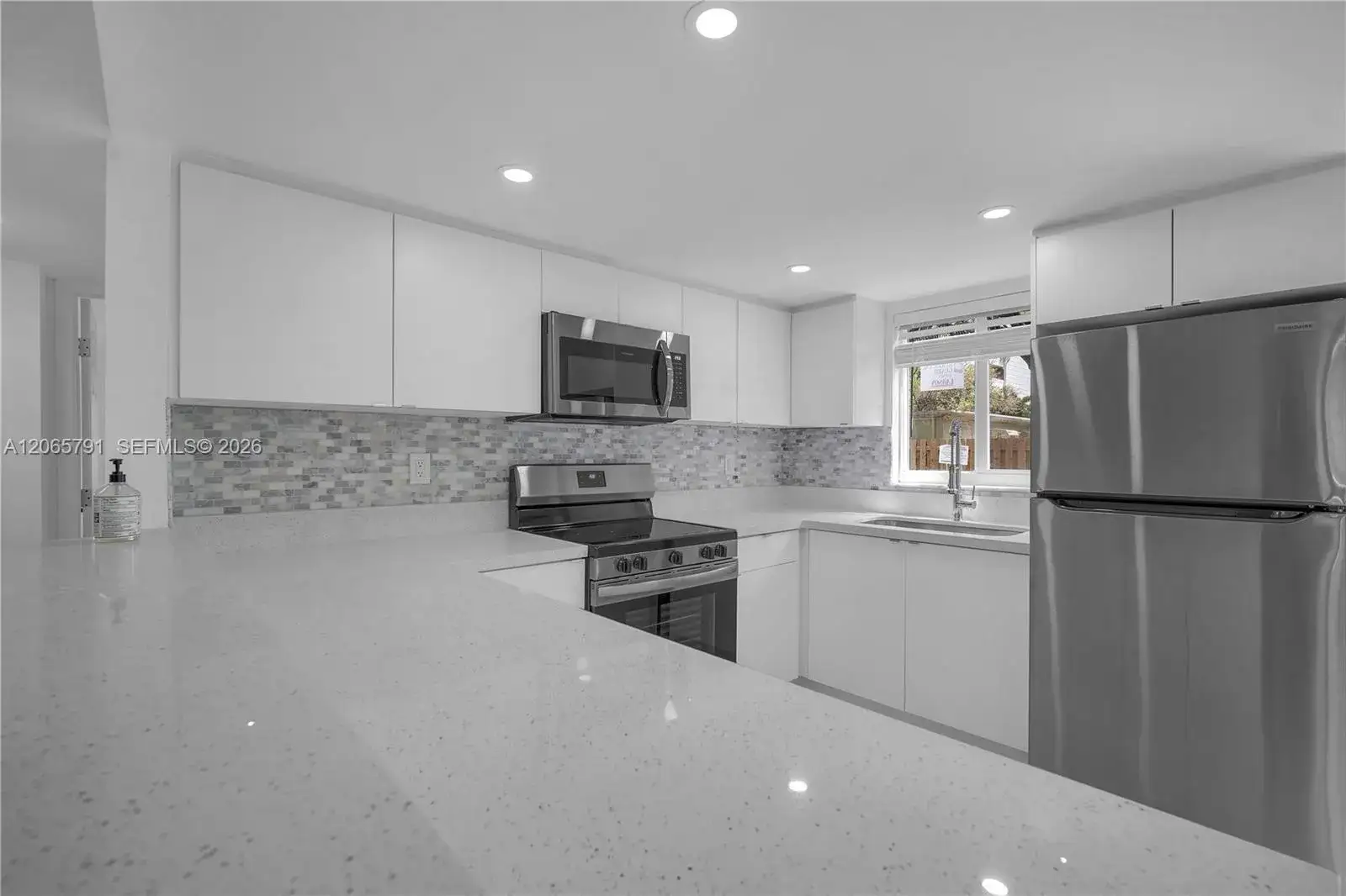 2 bedroom 2 bath Residential Lease for rent at 414 SE 14th St # 3, Fort Lauderdale FL 33316