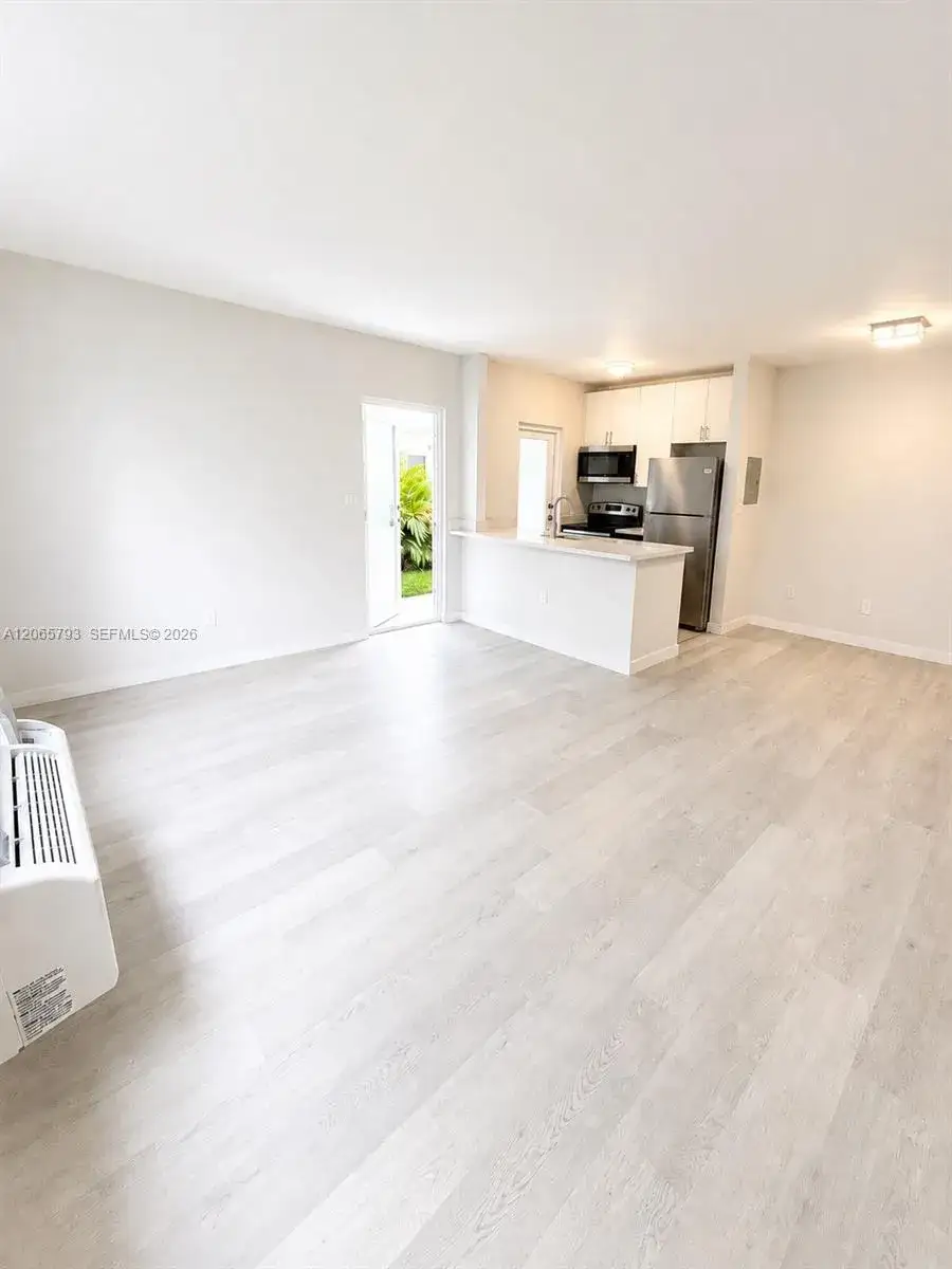 1 bedroom 1 bath Residential Lease for rent at 1535 Michigan Ave # 6, Miami Beach FL 33139