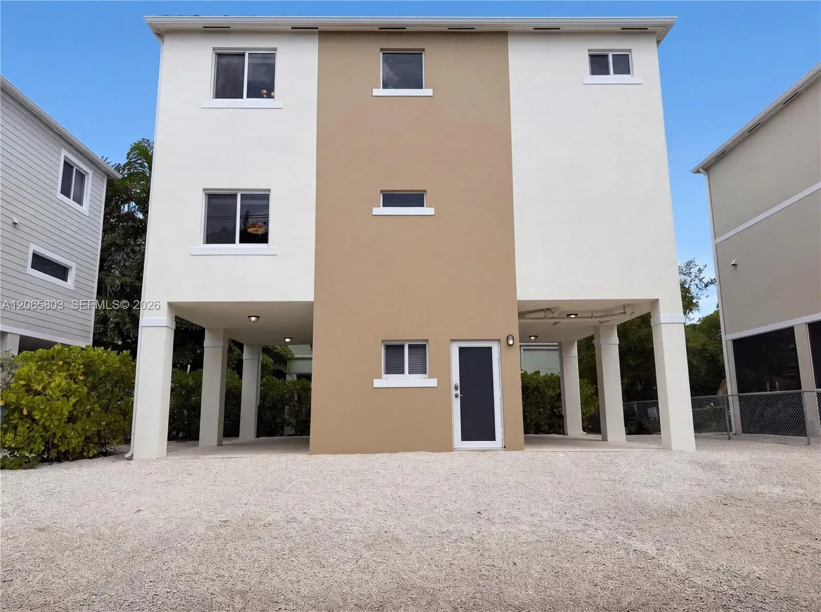 3 bedroom 2 bath Residential for sale at 17 Lakeview Dr, Key Largo FL 33037