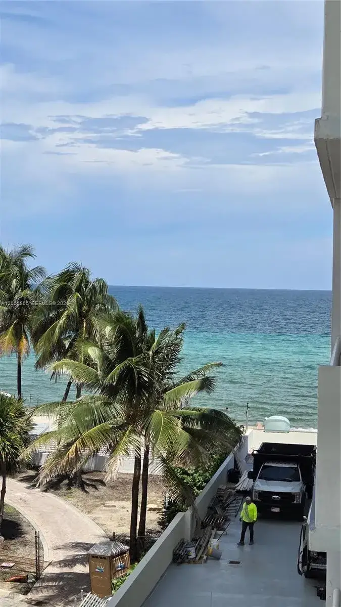 1 bedroom 1 bath Residential for sale at 3725 S Ocean Dr # 409, Hollywood FL 33019