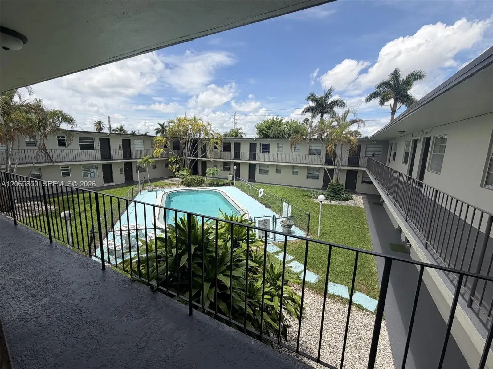 1 bedroom 1 bath Residential for sale at 3901 SW 112th Ave # 40, Miami FL 33165