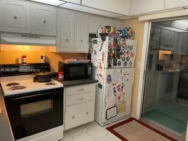 2 bedroom 1 bath Residential for sale at 3777 NW 78th Ave # 10G, Davie FL 33024