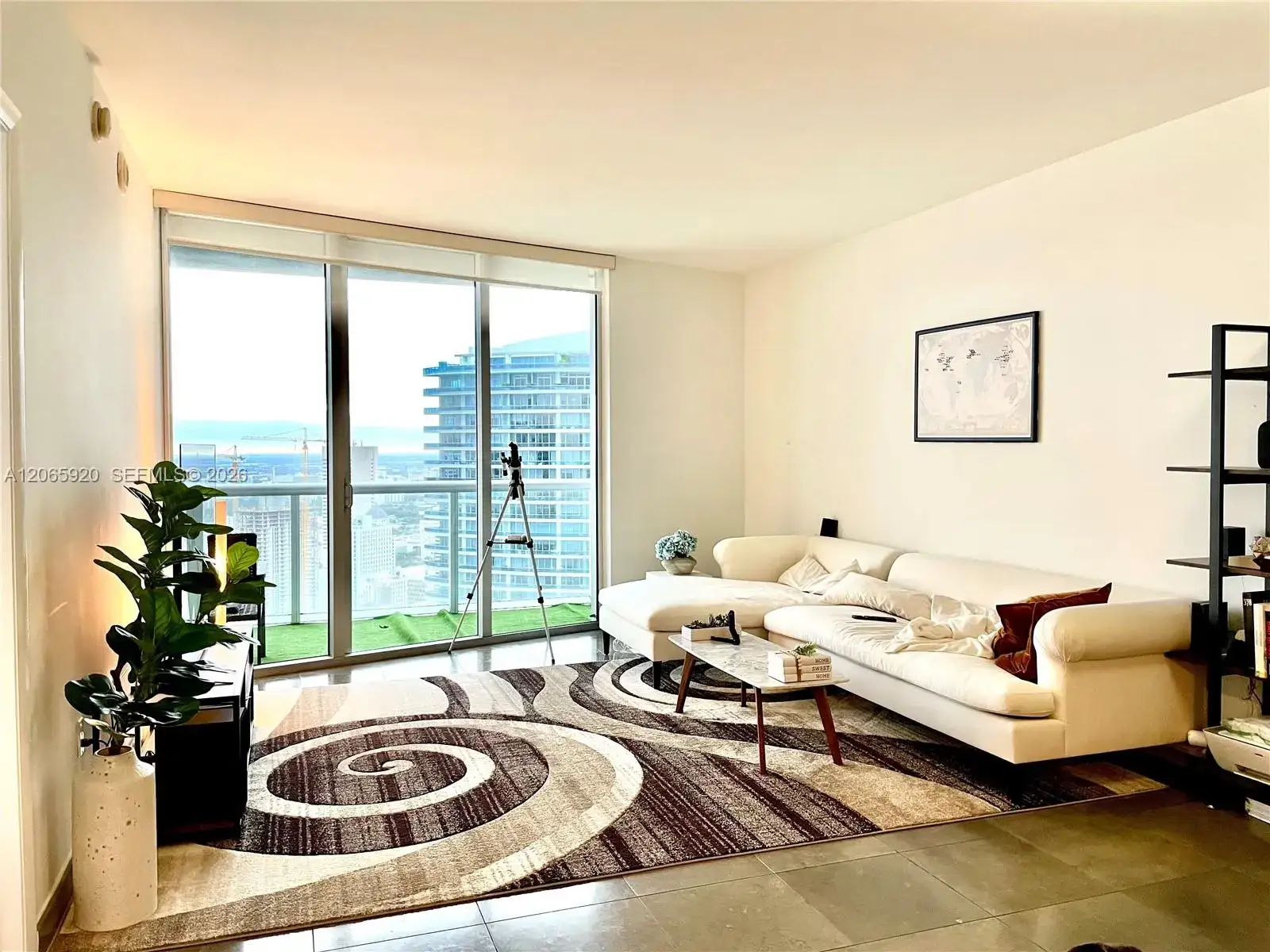 1 bedroom 1 bath Residential Lease for rent at 465 BRICKELL AVENUE # 4906, Miami FL 33131