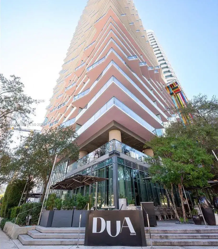 3 bedroom 2 bath Residential Lease for rent at 1300 S Miami Ave # 1705, Miami FL 33130