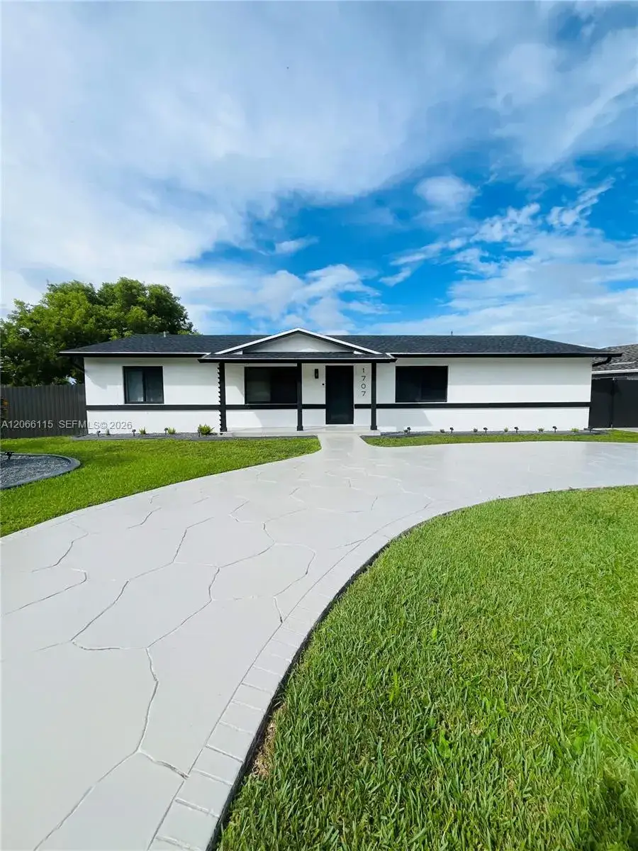 1707 S Curlew Ln, Homestead FL 33035