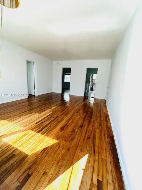 1 bedroom 1 bath Residential Lease for rent at 821 W 39th St # 2, Miami Beach FL 33140