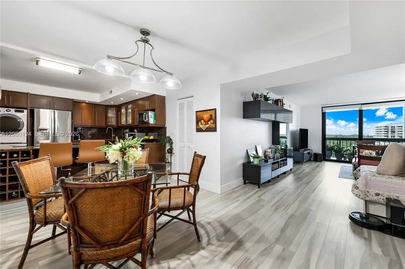 1 bedroom 1 bath Residential Lease for rent at 2333 Brickell Ave # 808, Miami FL 33129
