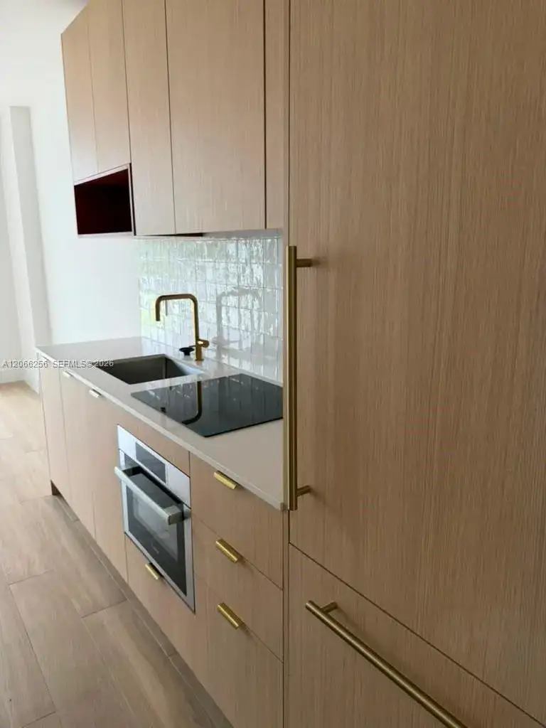 1 bedroom 1 bath Residential Lease for rent at 90 NE 32nd ST # 807, Miami FL 33145