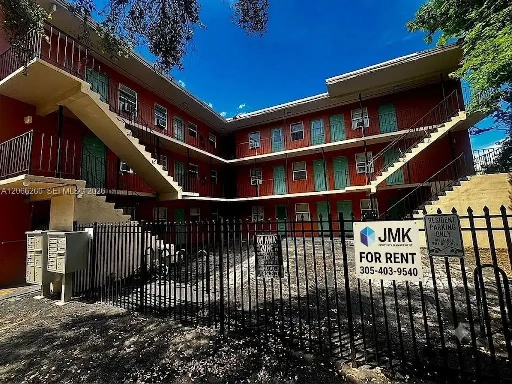 1 bedroom 1 bath Residential Lease for rent at 3669 Thomas Ave # 7, Miami FL 33133