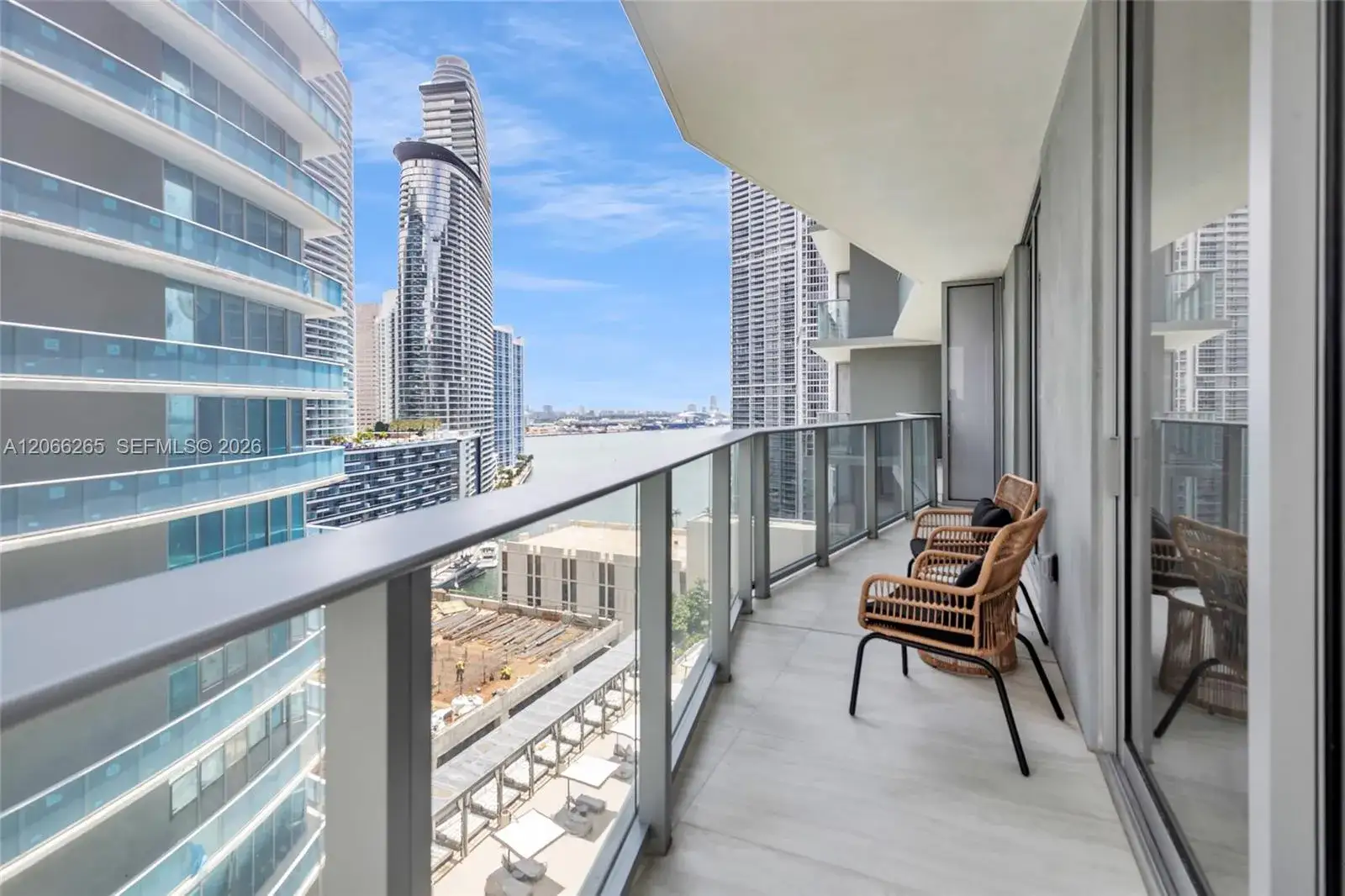 2 bedroom 2 bath Residential for sale at 77 SE 5TH ST # 2006, Miami FL 33131