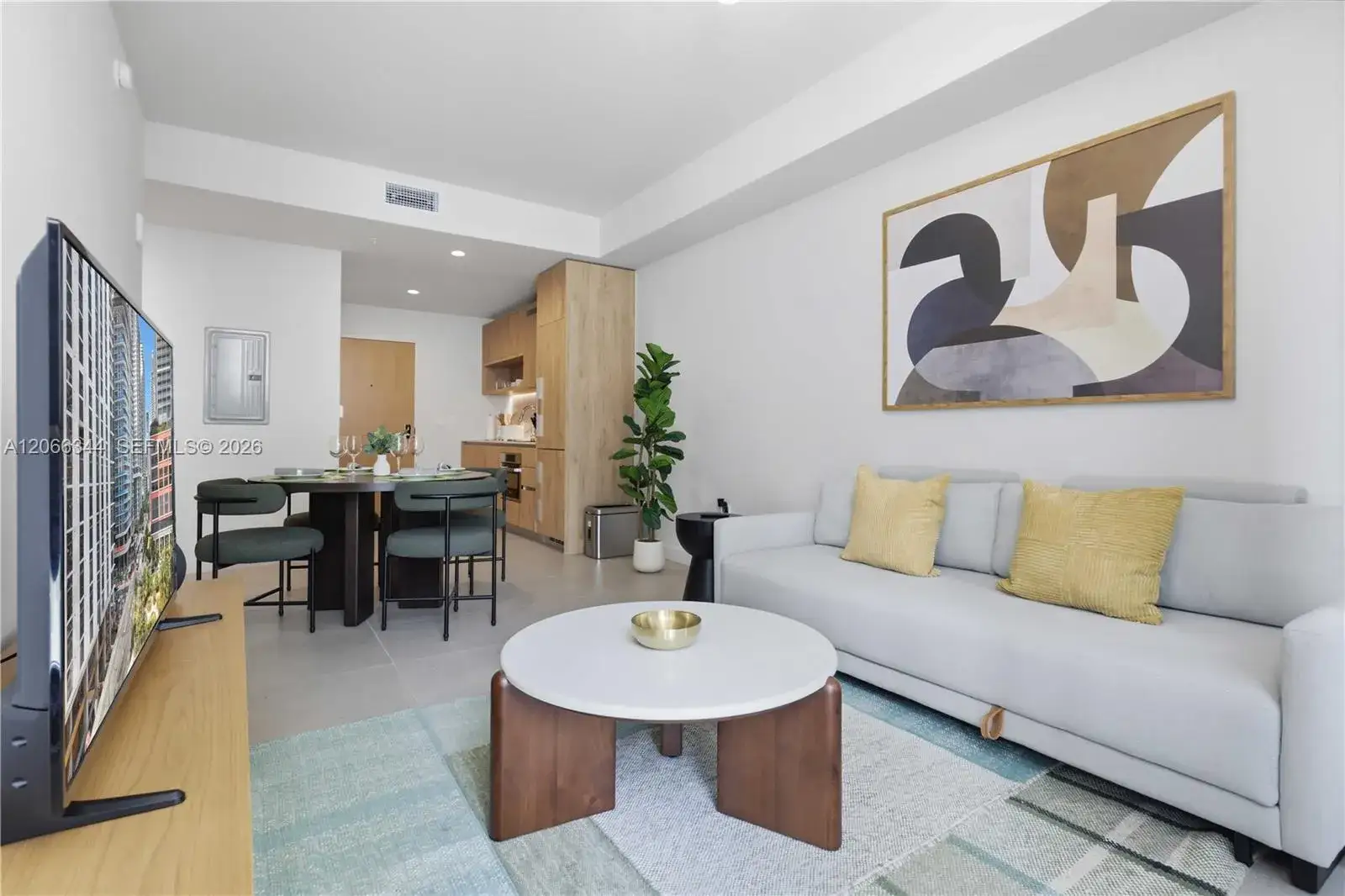 1 bedroom 1 bath Residential Lease for rent at 11 NE 6th St # 710, Miami FL 33132