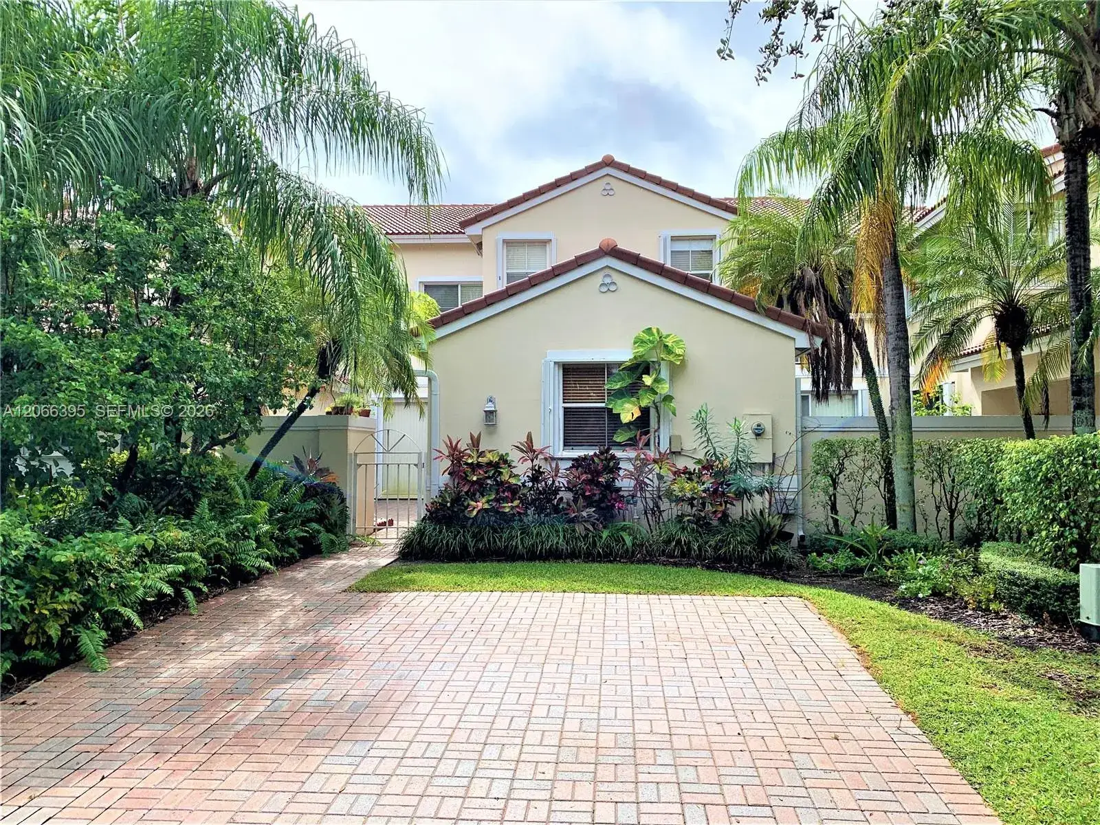3 bedroom 3 bath Residential Lease for rent at 1130 Buttonwood Ln, Hollywood FL 33019