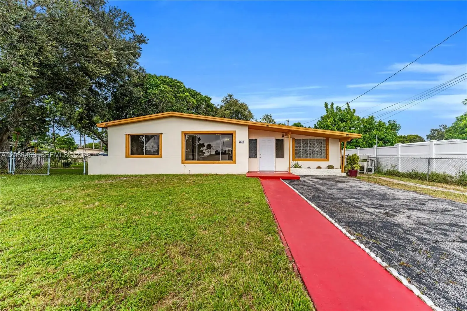 4220 SW 36th St, West Park FL 33023