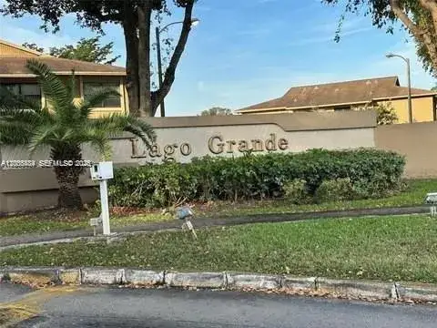 2 bedroom 2 bath Residential Lease for rent at 2740 W 63rd Pl # 25, Hialeah FL 33016
