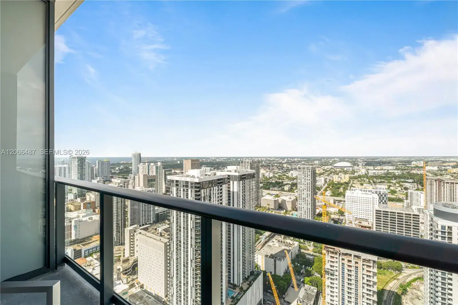 1 bedroom 1 bath Residential Lease for rent at 159 NE 6th St # 5103, Miami FL 33132