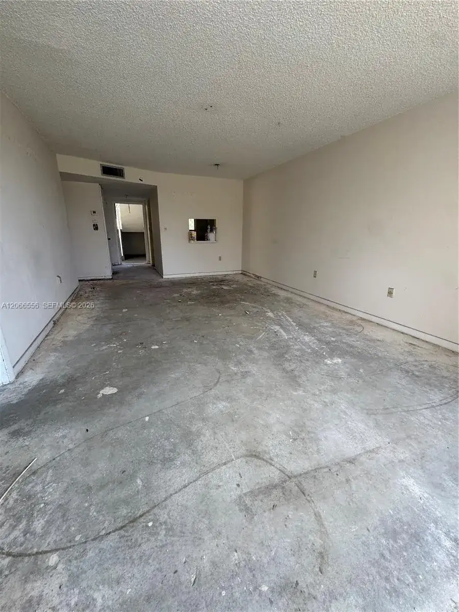 2 bedroom 2 bath Residential for sale at 8325 Sunrise Lakes Blvd # 112, Sunrise FL 33322