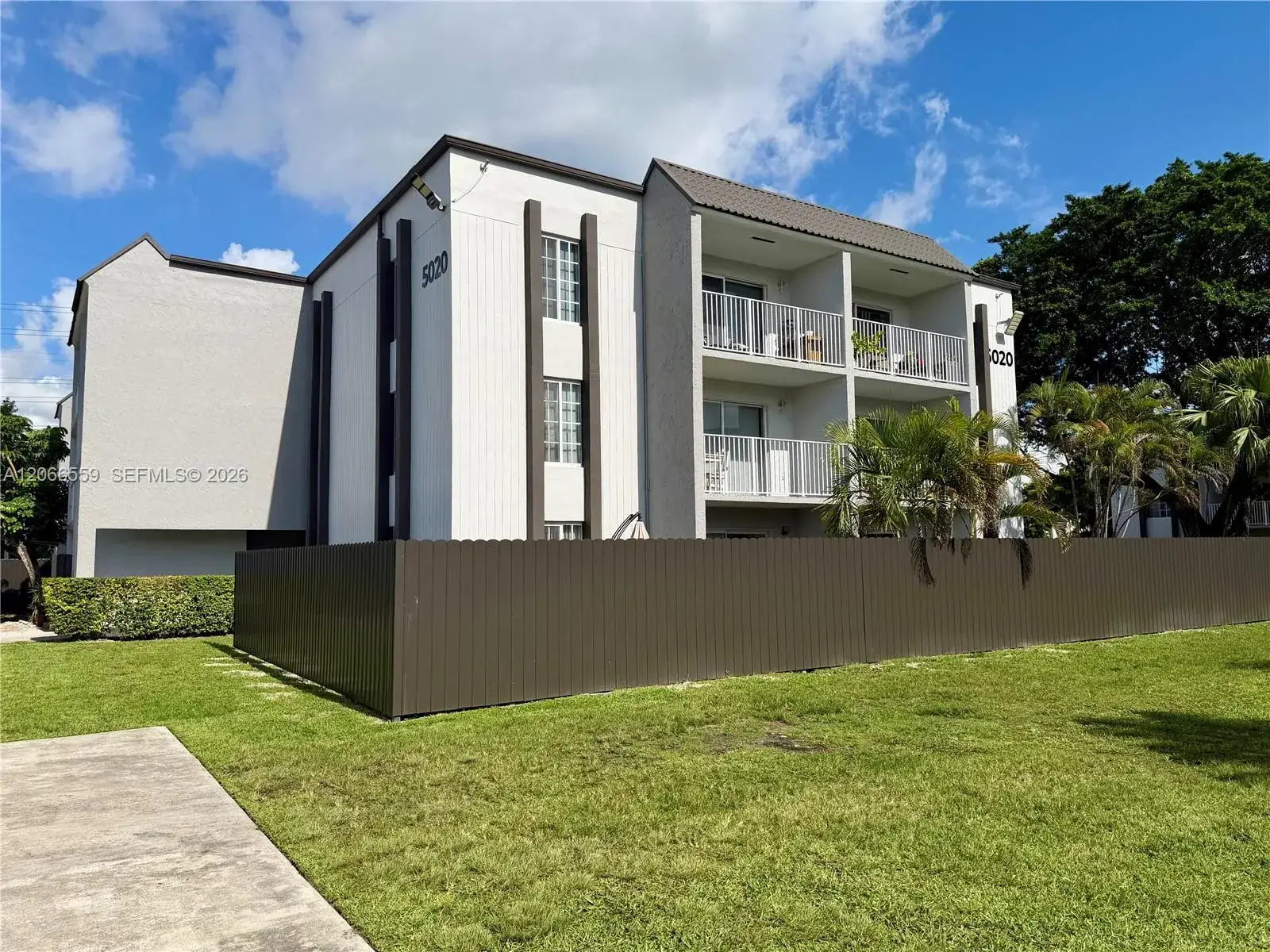 1 bedroom 1 bath Residential for sale at 5020 NW 79th Ave # 202, Doral FL 33166