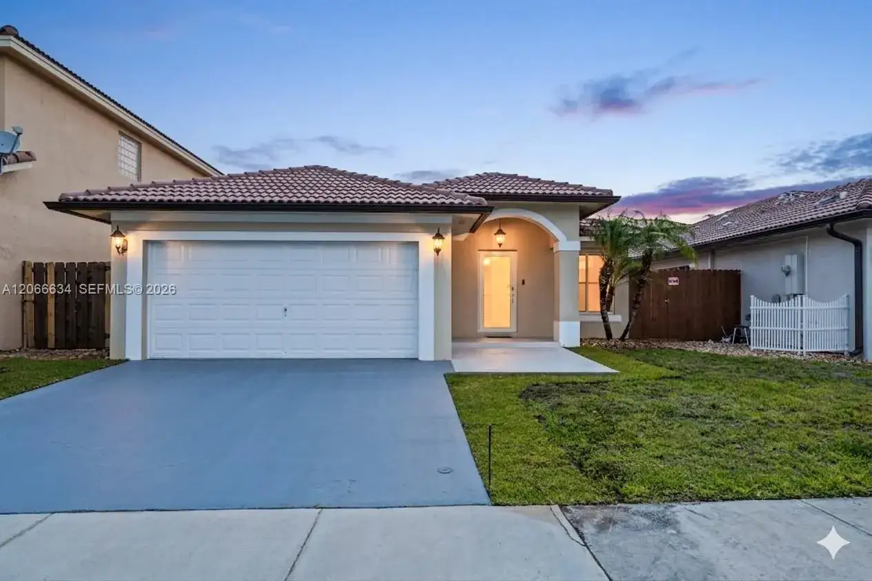 21505 SW 89th Path, Cutler Bay FL 33189