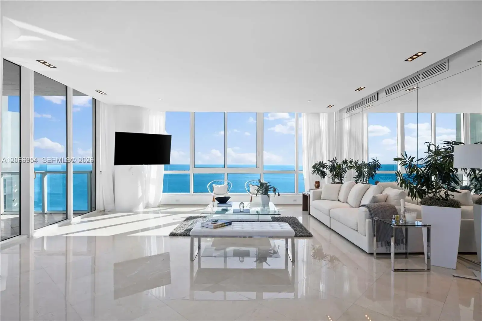 4 bedroom 4 bath Residential Lease for rent at 100 S Pointe Dr # 3207, Miami Beach FL 33139