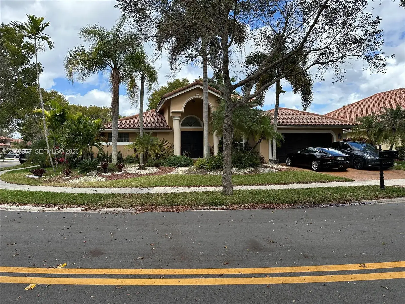 4 bedroom 2 bath Residential for sale at 966 SPOONBILL CIR, Weston FL 33326