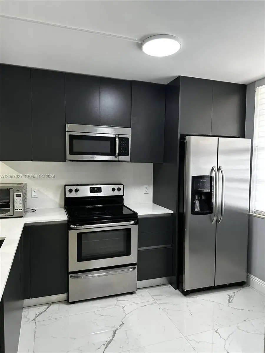 2 bedroom 2 bath Residential Lease for rent at 1719 Whitehall Dr # 105, Davie FL 33324