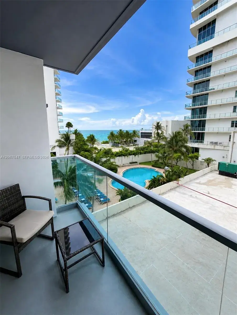 1 bedroom 1 bath Residential for sale at 4001 S Ocean Dr # 4L, Hollywood FL 33019